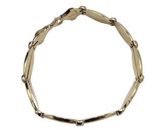 10k Gold Segmented Double Bar Turkish Bracelet&nbsp;

L 18.5cm x W 7mm

Hallmark: Turkey / 417 / 10k

Weight: 5.24 Grams&nbsp;

Estimated Melt Value: $185.00&nbsp; as of (12/26/2024)

Buyer is responsible to pay for Shipping and Ins (See Shipping Details)