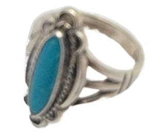Vintage Sterling&nbsp;Turquoise Ring

Hallmarked

Sz 7.75

Weight 5.46 grams&nbsp;&nbsp;


Estimated Melt Value: $4.54&nbsp; as of (01/07/2025)

Buyer is responsible to pay for Shipping and Ins (See Shipping Details)&nbsp;