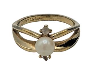 14k Pearl Stone Ring

Sz 8

Weight: 3.15 Grams (includes stone)&nbsp;

Estimated Melt Value: $154.98&nbsp; as of (12/22/2024)

Buyer is responsible to pay for Shipping and Ins (See Shipping Details)&nbsp;