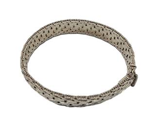 925 Italian Woven Bracelet

Hallmarks IBB T Symbol


L x W:&nbsp; L 21cm W 1.2cm

Clasp: Bracelet Catch

Weight: 30.59&nbsp;&nbsp;

Estimated Melt Value: $ 25.44&nbsp; as of ( 01/07/2025)

Buyer is responsible to pay for Shipping and Ins (See Shipping Details)&nbsp;