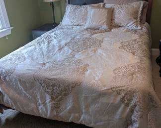 Queen Bed w/ Upholstered and Wood Headbaord