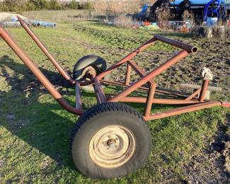Round bale spear/mover trailer