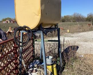 Gravity flow fuel tank on stand