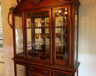 Universal Furniture Ltd Dining Hutch