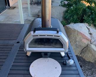 True Legacy Premium: OONI pizza oven