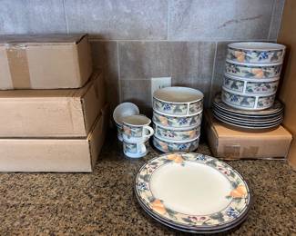 Mikasa - service for 10 (new in box)