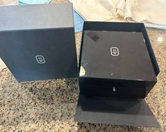 Harry Winston watch box ( excellent condition - that spot is the light reflection)