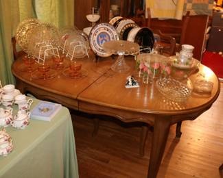 Dining Room Table w/ 6 Chairs