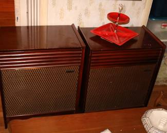 Console Stereo w/ extra Speaker
