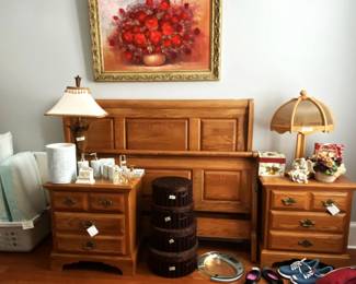 oak Queen/Full bed and night stands