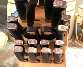 "Zwilling" knives. Quality kitchen utensils.