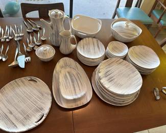 Nederviler set of china