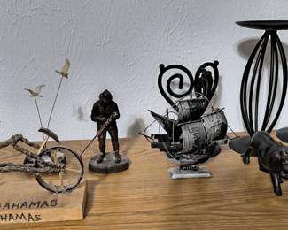 Metal sculptures
Cast iron candleholders 