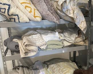 Throw pillows, linens