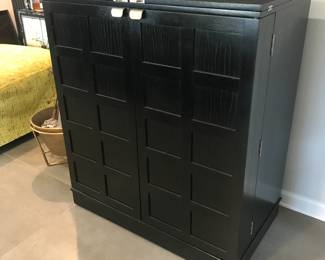 Folding wine bar cabinet