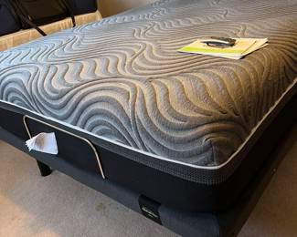 Queen Sealy Temperpedic Bed with head/leg lift frame
$995