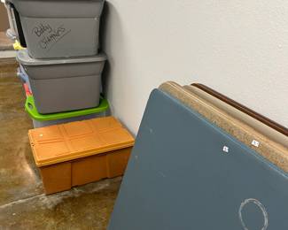 Ca rd tables
Containers