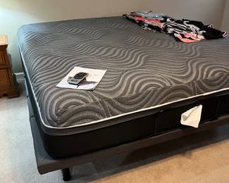 King Temperpedic Bed with head/leg lift frame
$2500