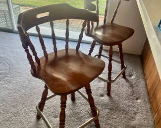 Set of 4 Vintage Captains Mate Bar Stools w Rails. 24” from floor to seat.
