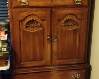 5 drawer, 3 divider shelf dresser