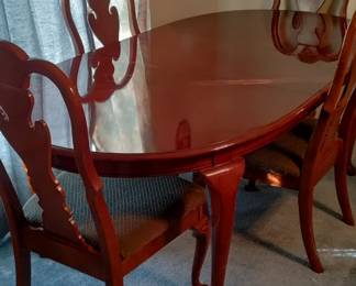 Dinning room table 4 chairs