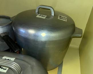 Vintage Nasco "Royalty" covered cooker