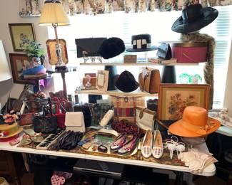 WOMEN'S SHOES, HATS & ACCESSORIES