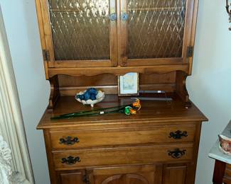 Sprague & Carlton maple hutch
