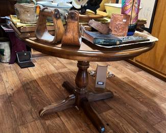 Maple pedestal table