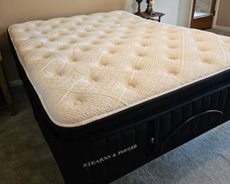 Queen Stearn and Foster Mattress, this raises at feet and head. Very nice Mattress and has the remote.