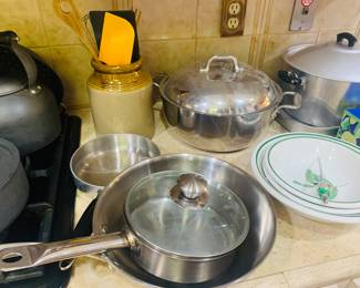 Fine almost unused cookware including Callphalon
