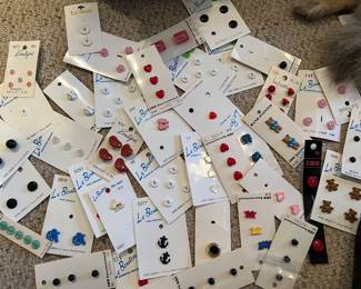 
There are many many cards of buttons to choose from and a lot of other sewing notions as well