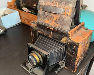 Folmer Schwing / Eastman Kodak roll film focal plane shutter
1903 lens 5x7
3A Graflex 
with original patina! ;)