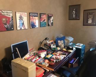 Lots of nice office supplies