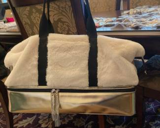 Plush G.i.l.i. Carry all