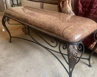 Nice bench to match bed