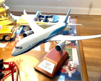 787 Dreamliner model plane