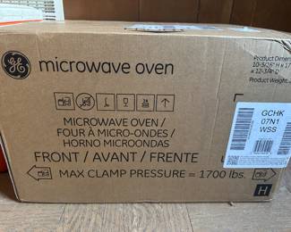 GE microwave oven - NIB