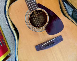 Yamaha FG 160 Guitar and case