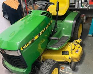 John Deere GT262 Riding Mower