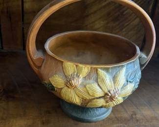 Roseville pottery clematis