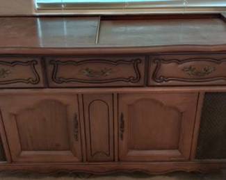 Magnavox vintage stereo cabinet