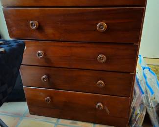 Pine chest of drawers