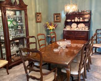 Drexel Heritage table with eight chairs 