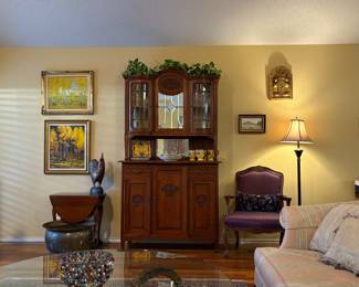 Beautiful mirrored, leaded glass antique hutch