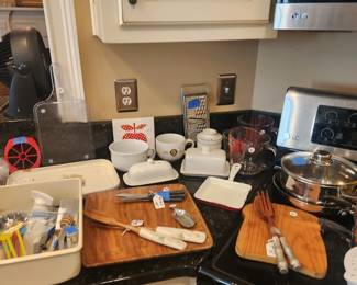 Lots of kitchen accessories