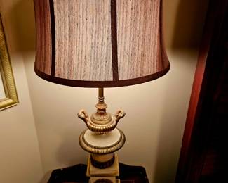 Stunning lamp with garland