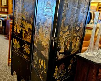 Close up Chinese room divider