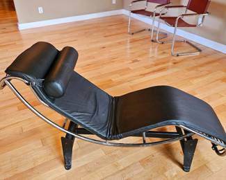 Bahaus chaise black leather and chrome. 1980s