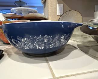 Vintage Pyrex- "Colonial Mist" Cinderella nesting bowls, excellent condition (441-444).
